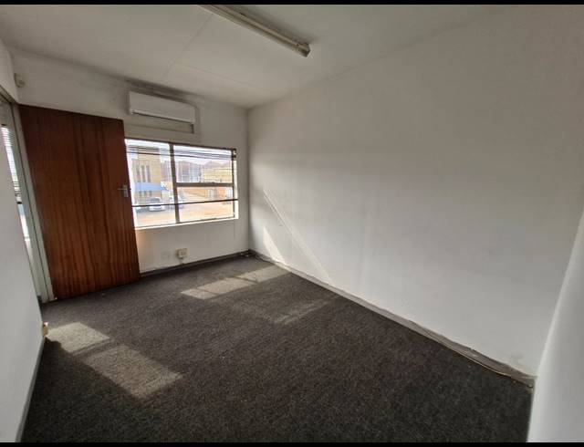 257M² FACTORY TO LET IN JET PARK